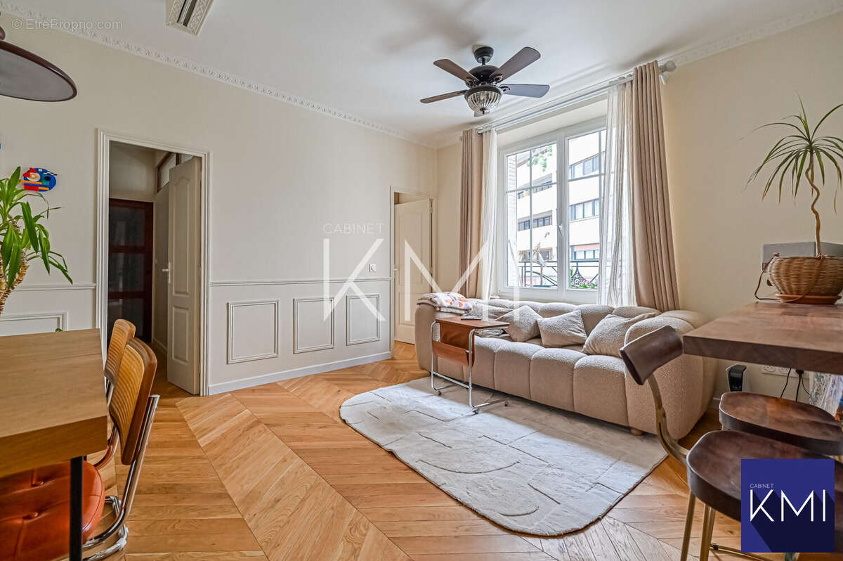 Appartement à PARIS-11E