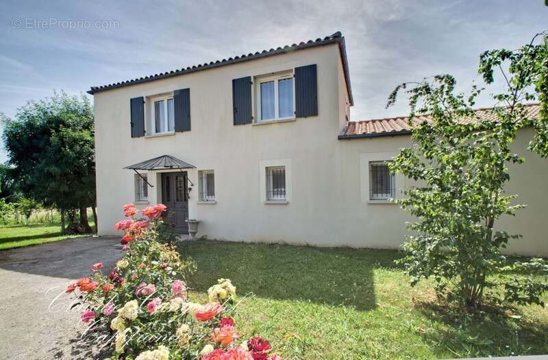 Maison à vendre de 217 m² au calme, sur plus de 2 100 m² de parcelle, à 7 min de Châtelaillon-Plage - photo 26