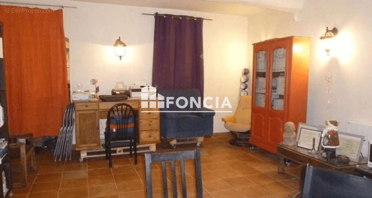 Appartement à PUGET-THENIERS
