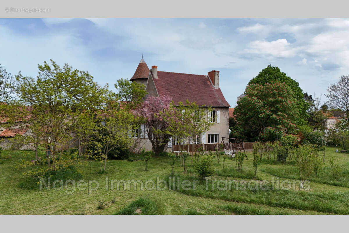 Maison à SAINT-BONNET-DE-ROCHEFORT