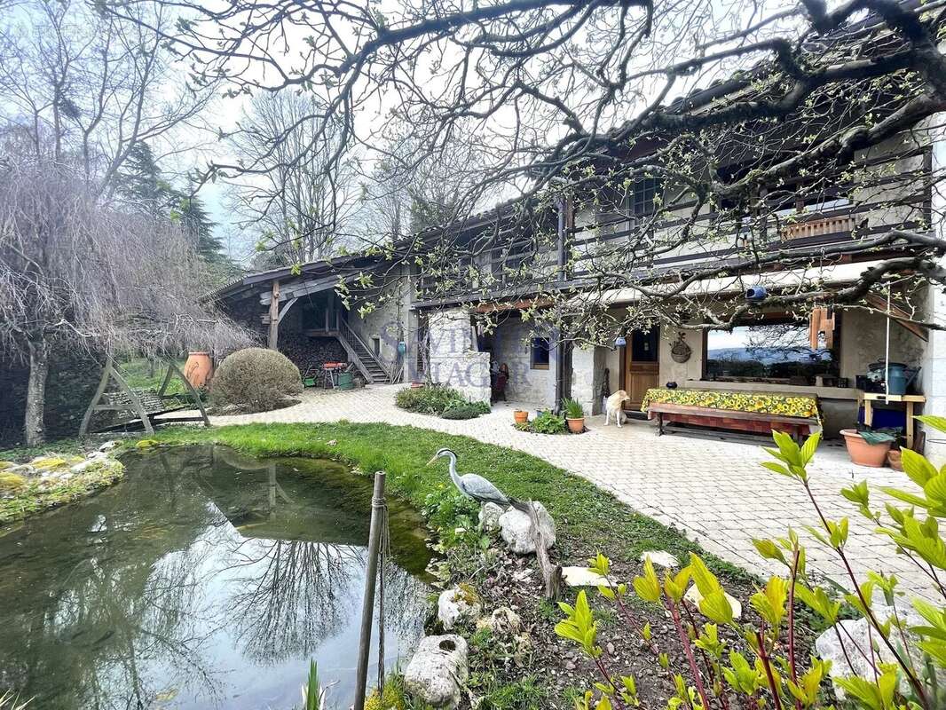 Maison à PERON
