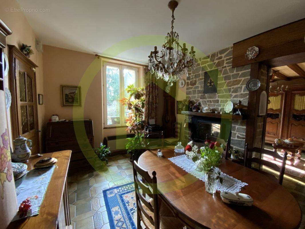 Maison à GENOUILLAC