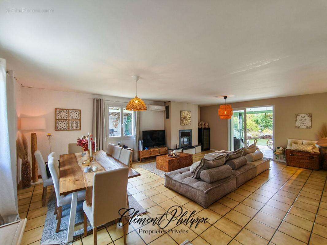 Maison à VILLEMOUSTAUSSOU