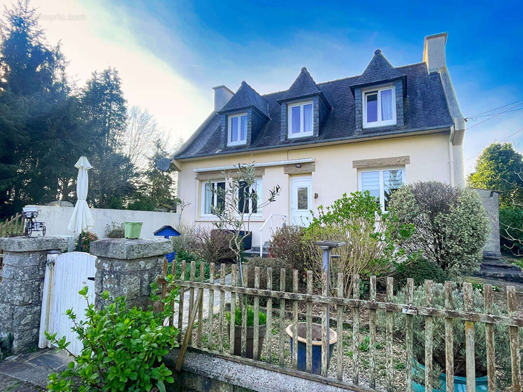 Maison à HUELGOAT