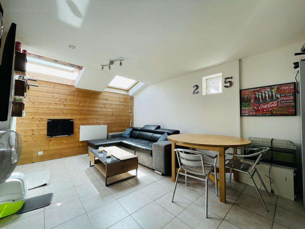 Appartement à ROUVRES-SAINT-JEAN
