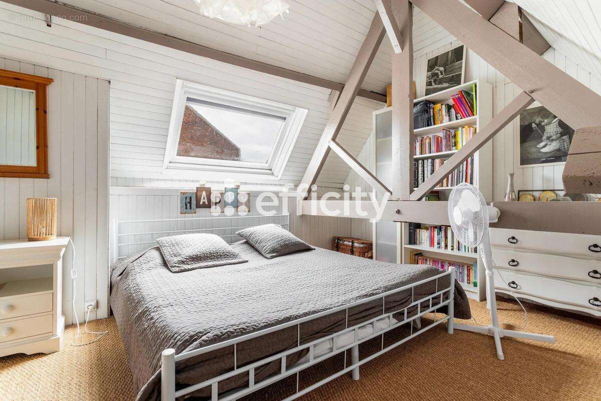 Maison à LA CHAPELLE-D'ARMENTIERES