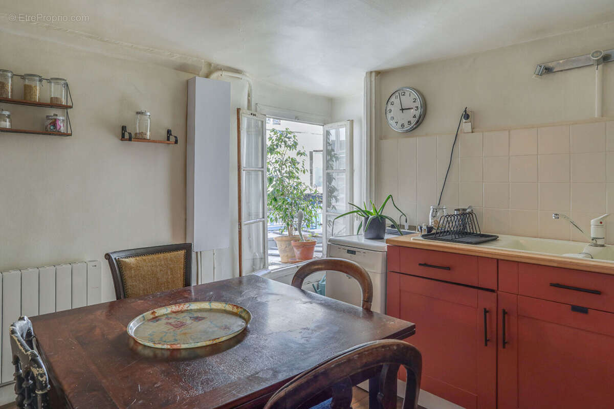 Appartement à PARIS-10E