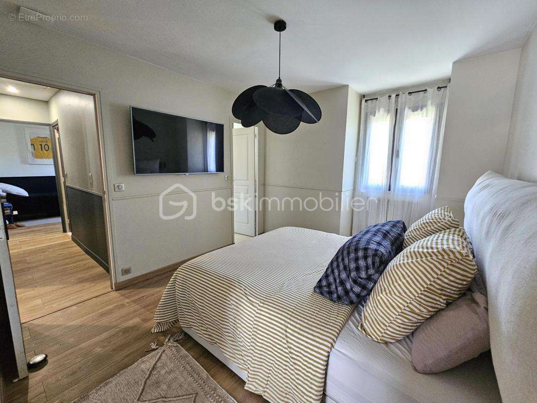Pavillon Mansart 8 pièces 216m² indépendant sous-sol DPE C - photo 18