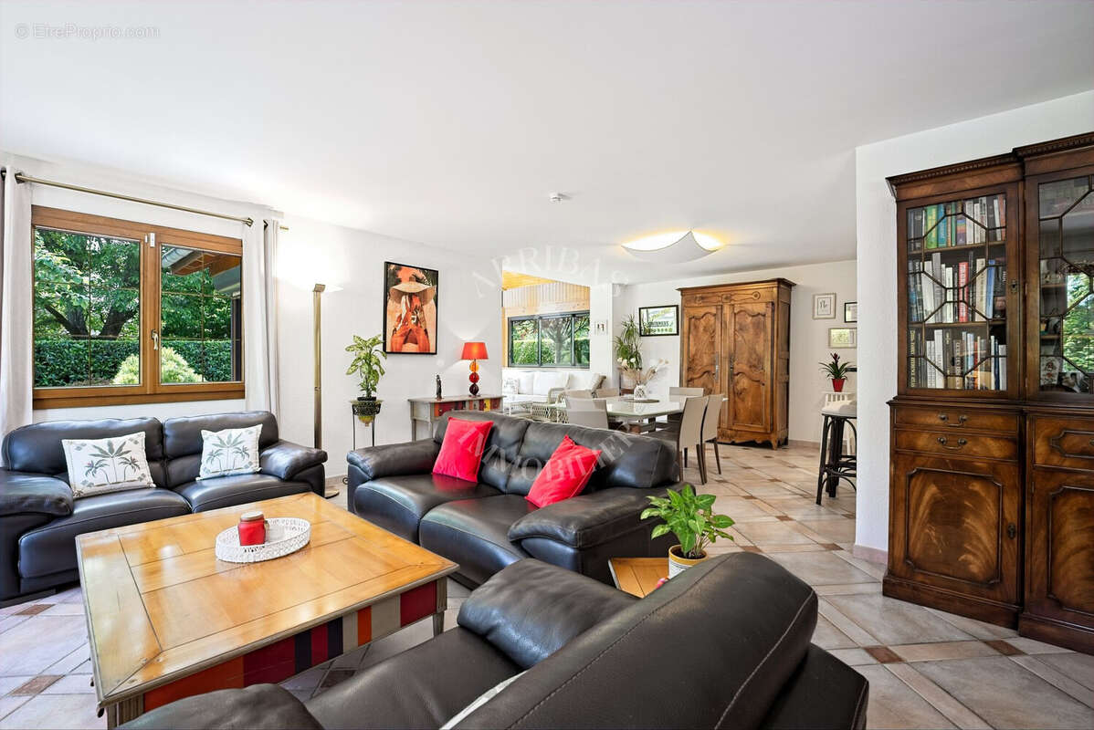 Maison à PREVESSIN-MOENS