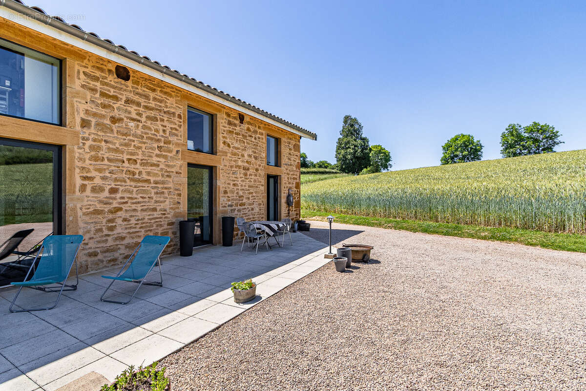 Maison à VILLE-SUR-JARNIOUX