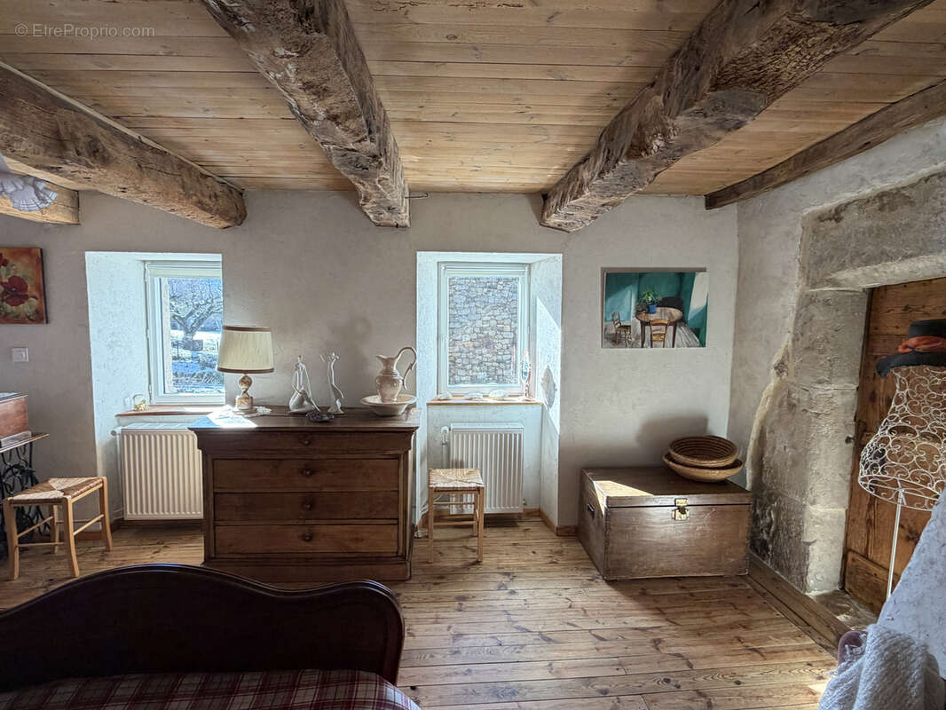 Maison à LANUEJOLS