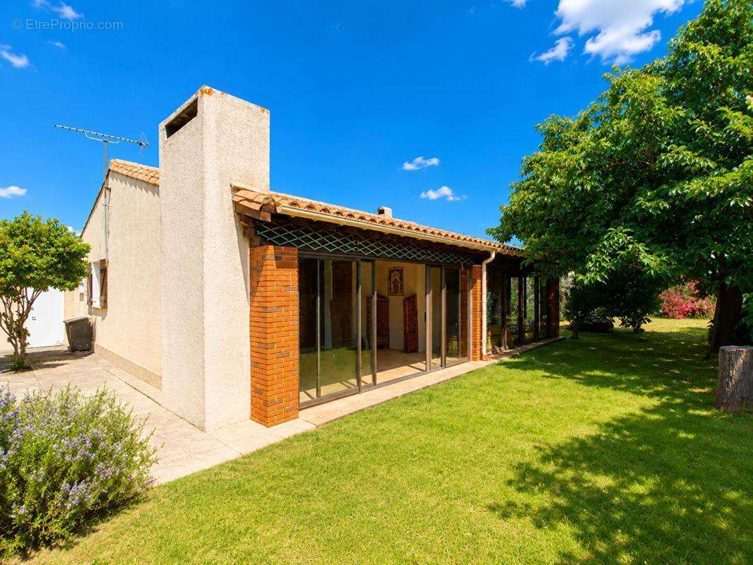 Lezignan Corbieres, Maison d'exception 170 m2, 7 pieces, 4 chambres sur 3000 m2 de terrain - photo 3