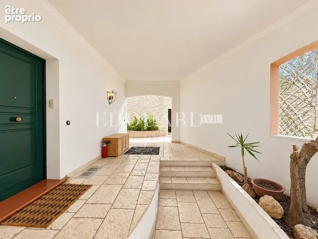 Dans un domaine privé et sécurisé, à vendre villa de prestige avec vue panoramique sur la Principauté de Monaco - photo 15