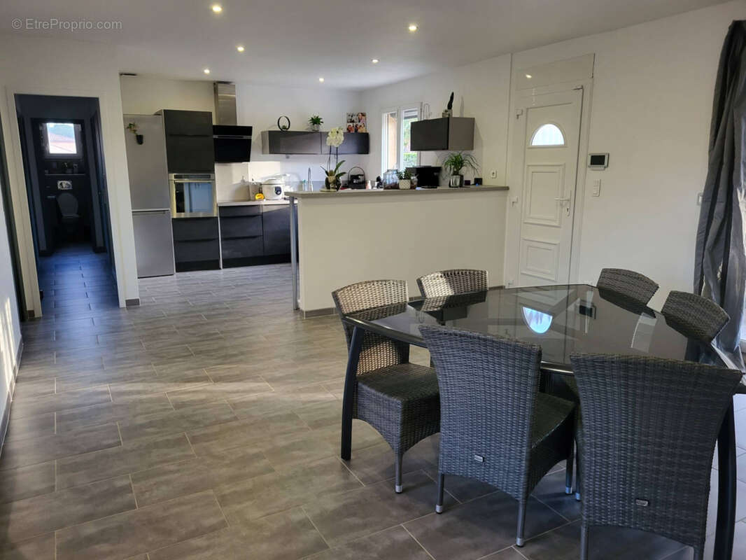 Haut de villa T4 de 105m2, véranda, et jardin - photo 4