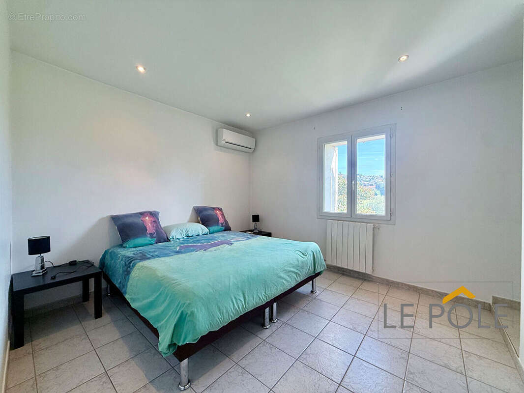 Authentique maison en pierre avec vue à La Garde-Adhémar - photo 9