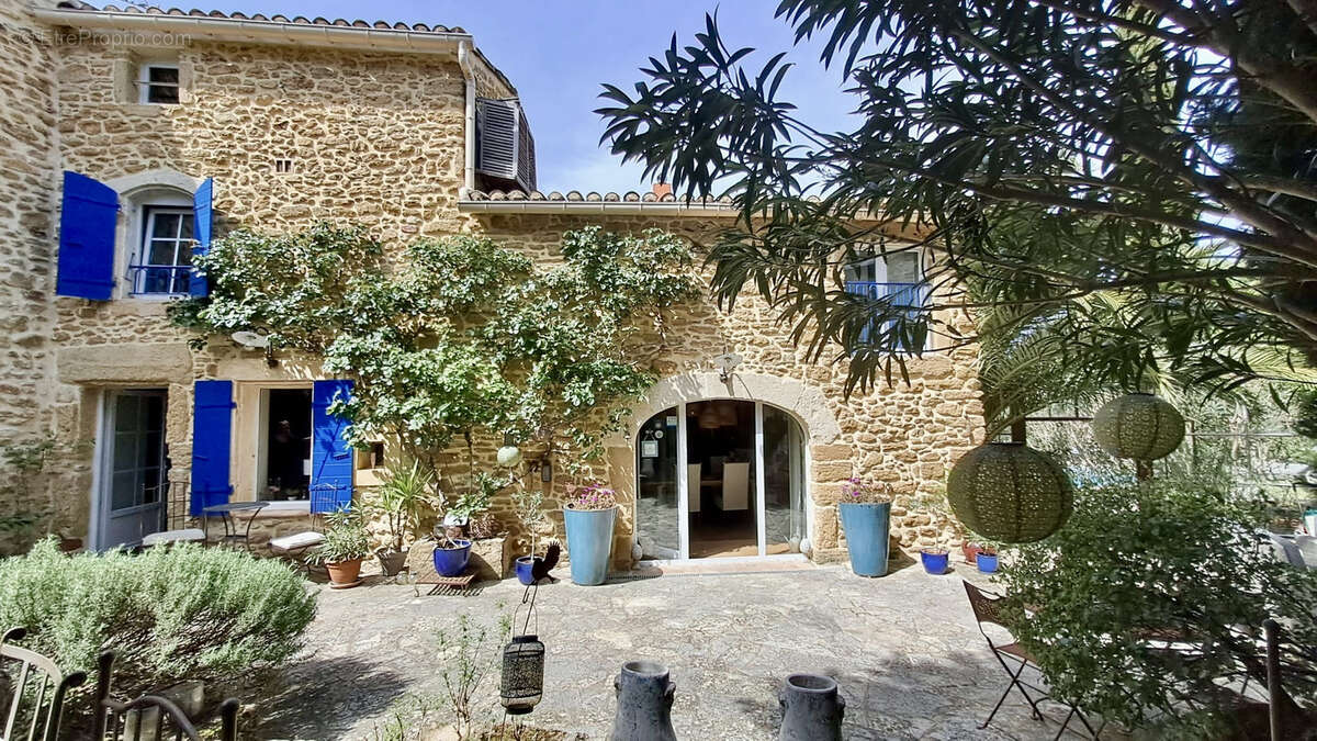 Maison à SUZE-LA-ROUSSE