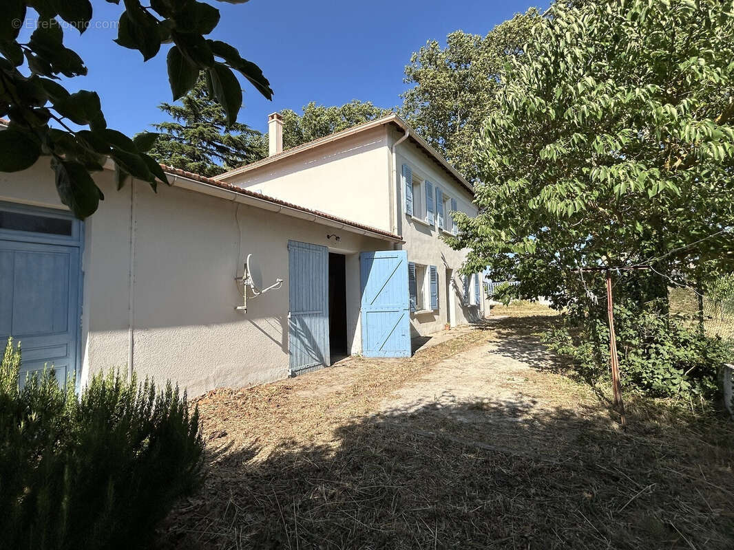 maison 4 chbres sur 1004 m² et dépendances - photo 9