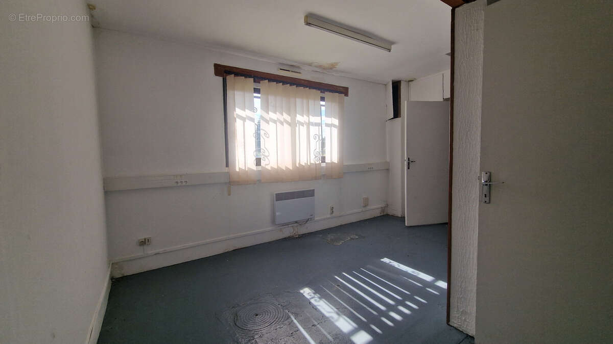 Autre à PONT-SAINTE-MARIE