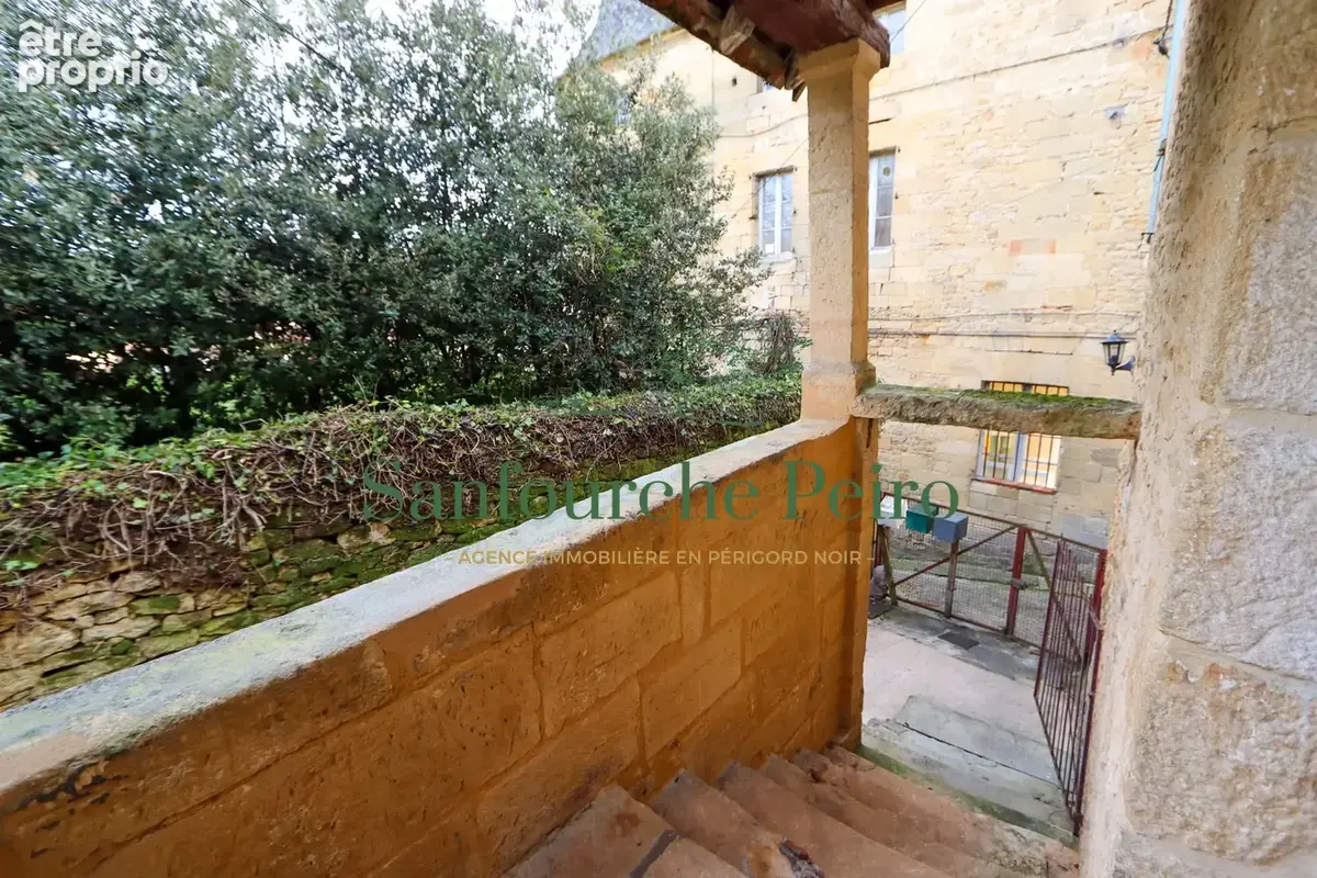 Au coeur du centre historique de Sarlat - Périgord noir -  Immeuble avec 3 appartements - photo 24
