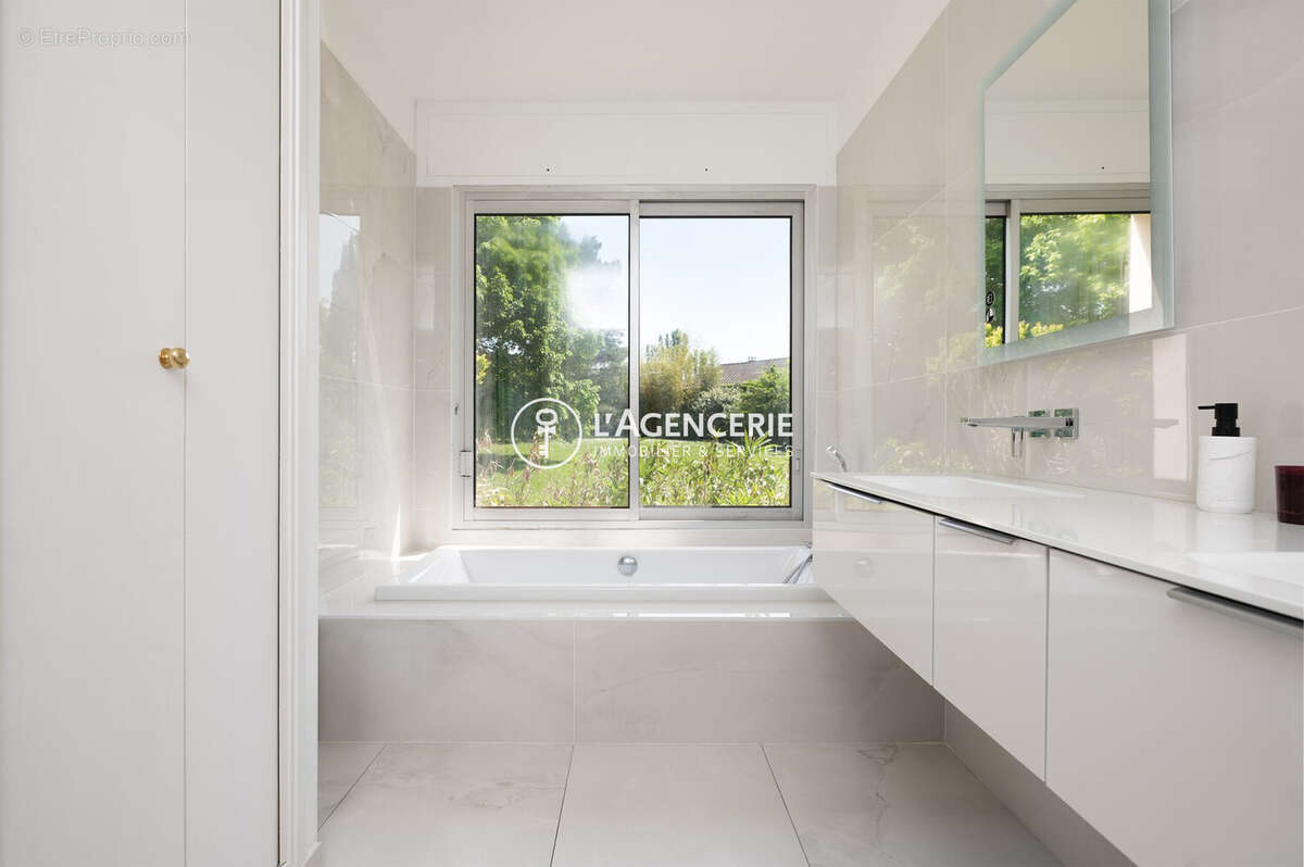 Maison 213 m² à Albi  - photo 8
