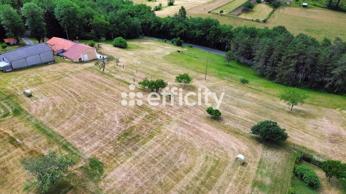 Maison 66 m² à Bussac  - photo 2