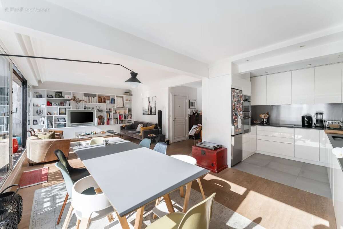 Appartement à PARIS-16E