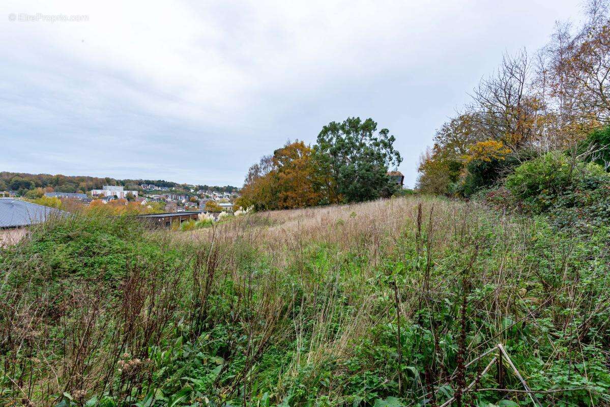 Terrain à MONTIVILLIERS