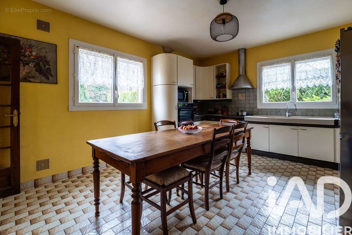 Maison 258 m² à Osny  - photo 6