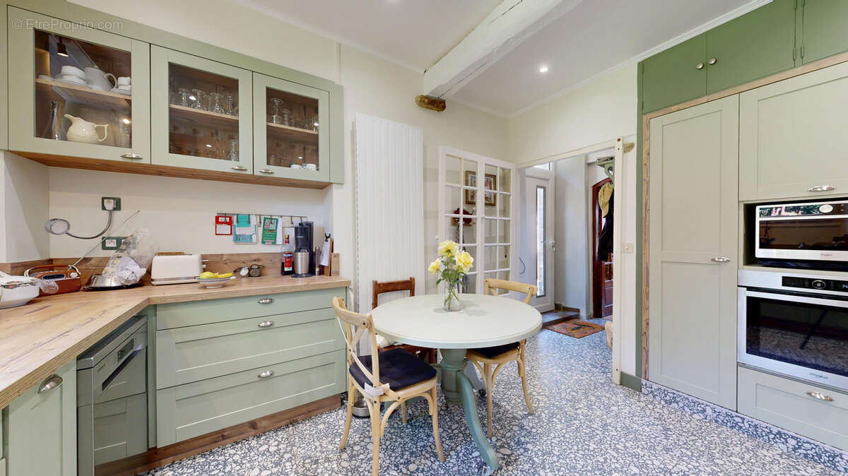 Propriété de caractère du XVIIIᵉ siècle avec maison et dépendances - photo 5