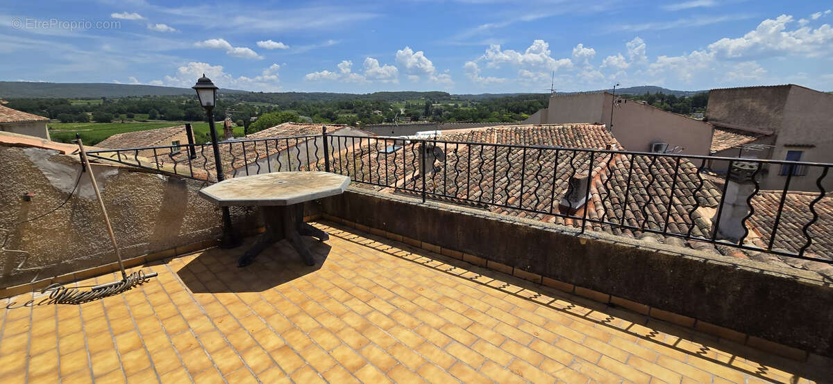 Appartement à LA TOUR-D'AIGUES