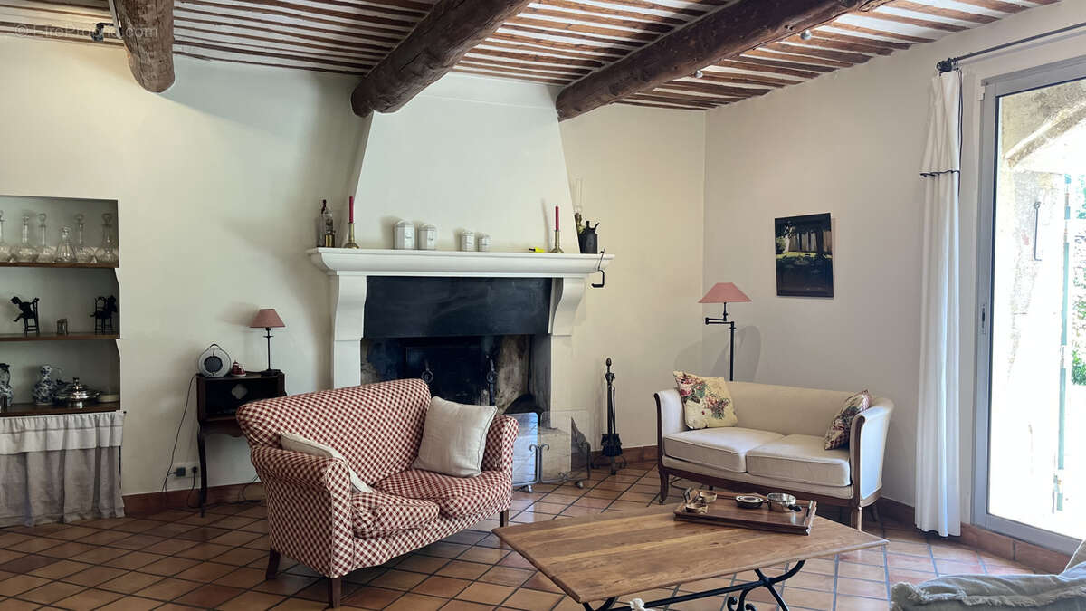Maison à UCHAUX