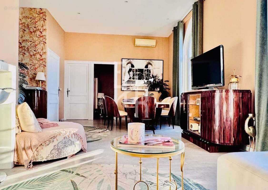 Appartement à VALLAURIS