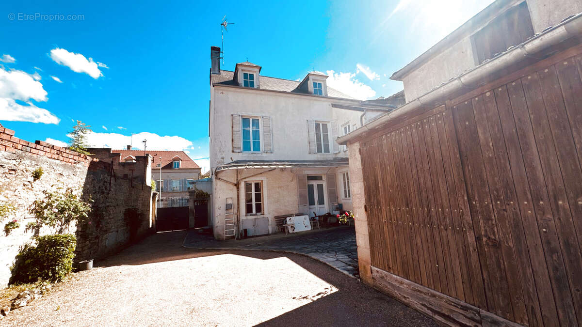 Maison à AVALLON