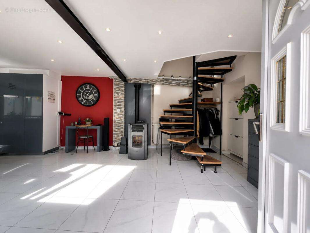 Maison de 5 pièces de 144 m² à Gerzat - photo 2