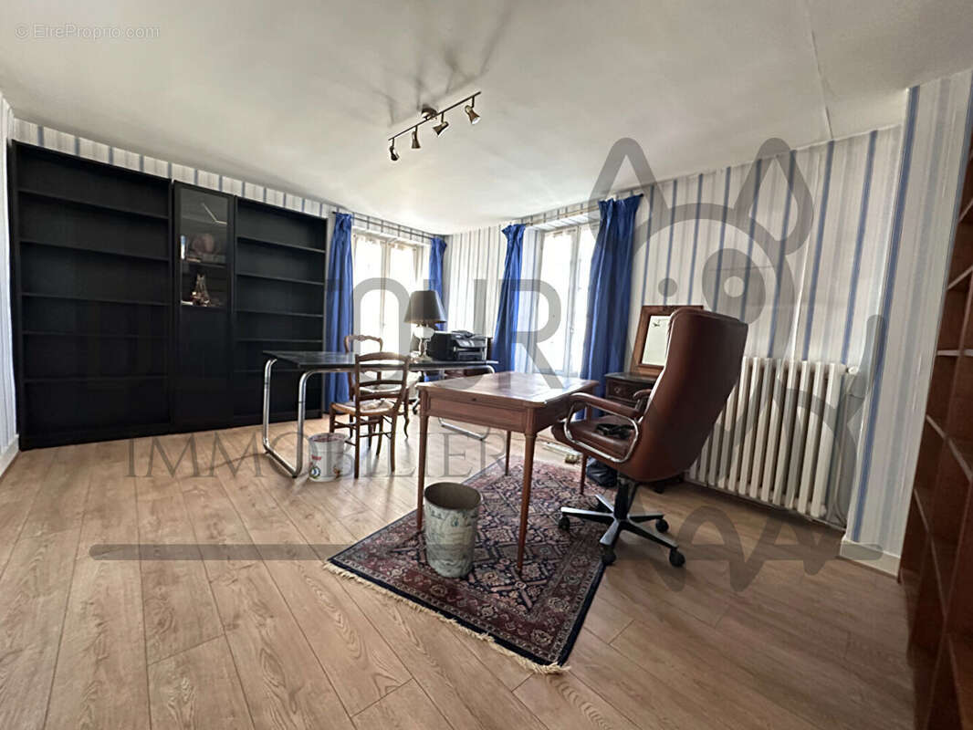 Maison à VILLENEUVE-LE-COMTE