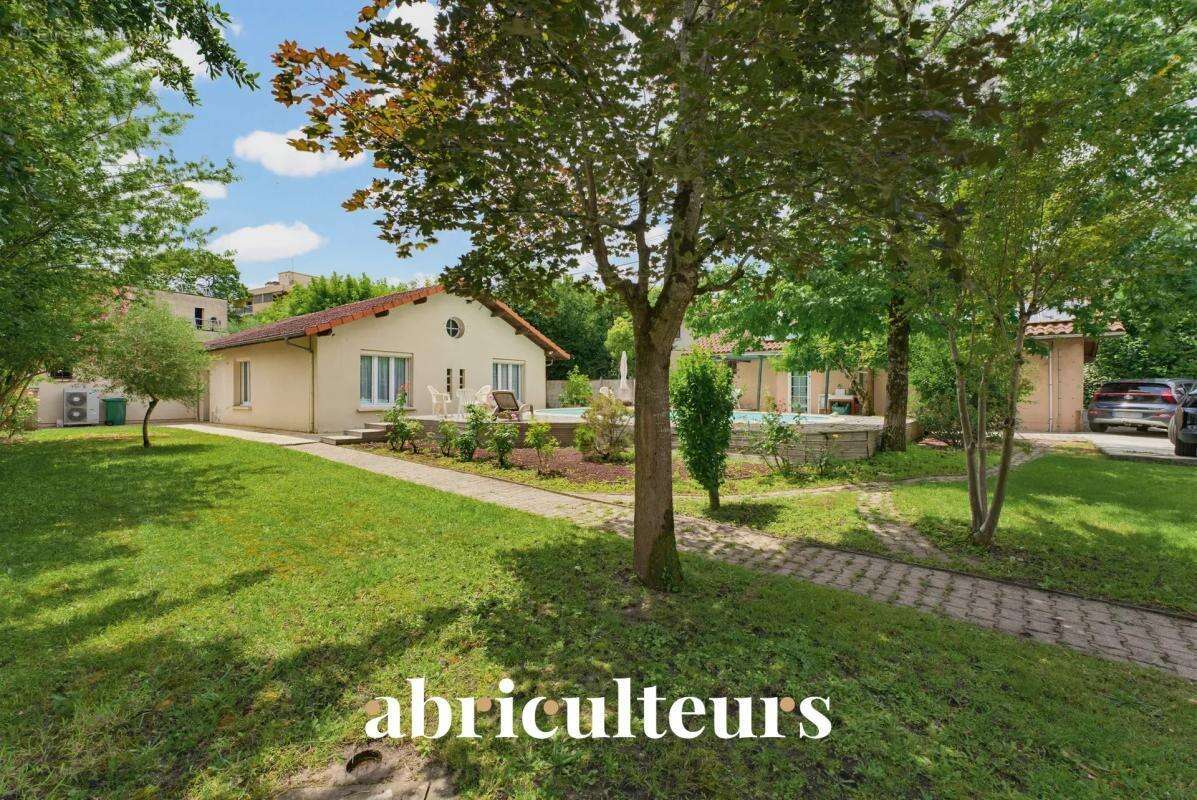 Maison avec piscine vente à  Bordeaux quartier Cauderan (33200) - photo 2