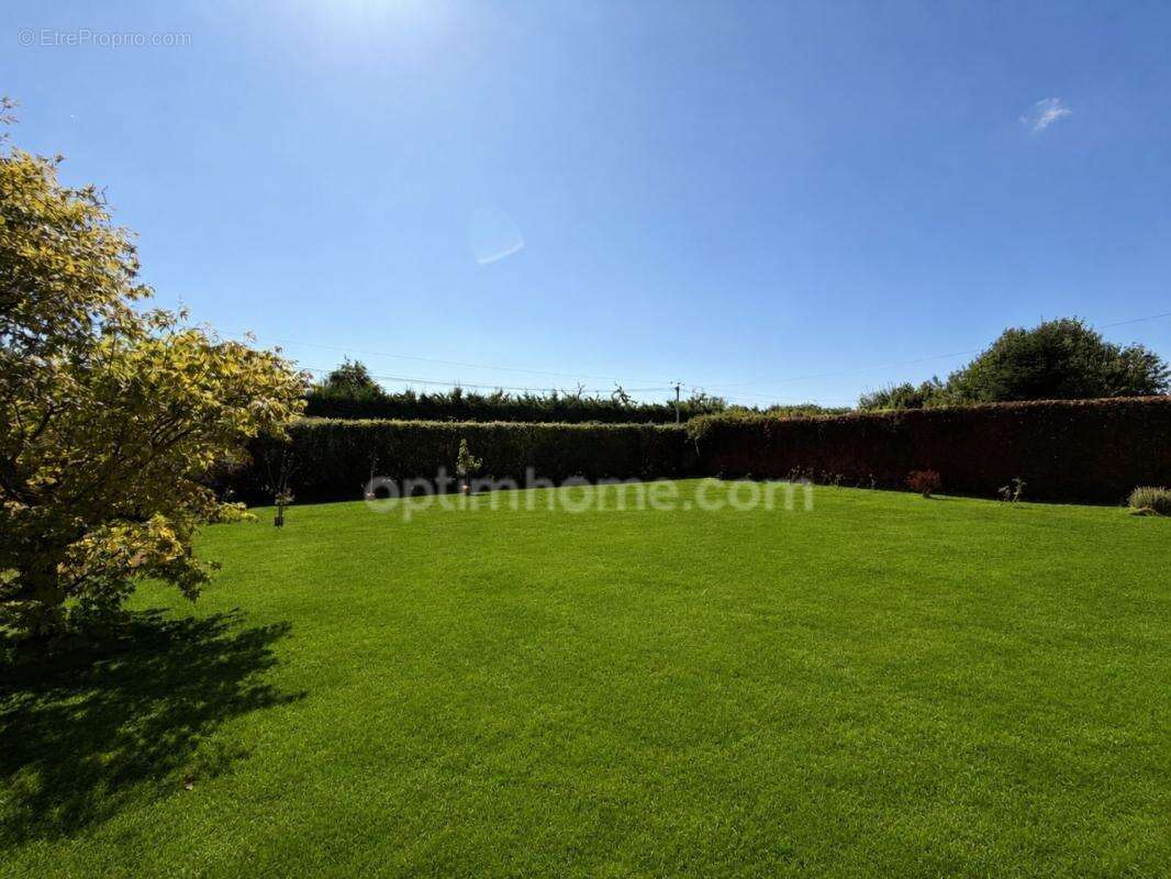 Maison familiale 4 chambres - vie de plain-pied, garage et grand jardin - Saint-Germain-de-Livet (14100) - photo 3