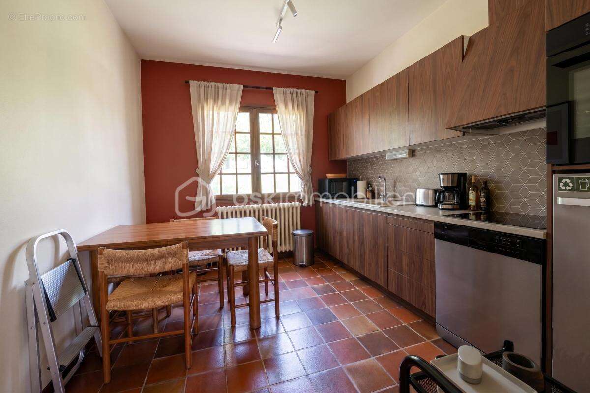 Rare ! Maison de plain-pied à Anglefort avec sous-sol de 140 m² + grand abri voiture 72 m - photo 5