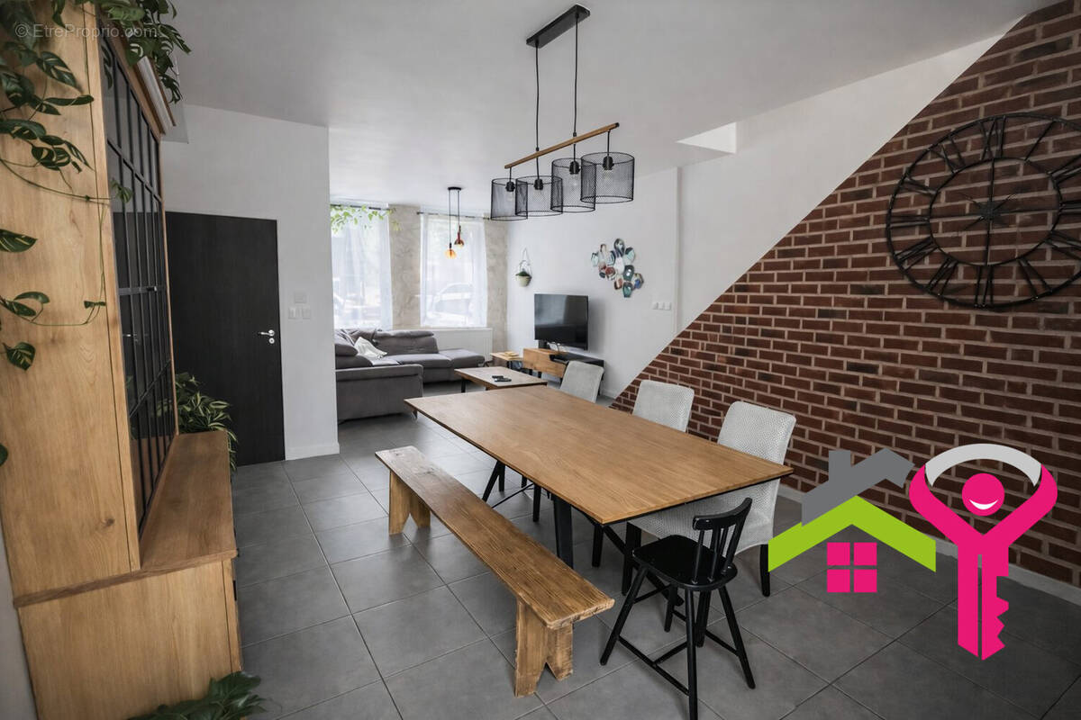 Maison à DOUCHY-LES-MINES