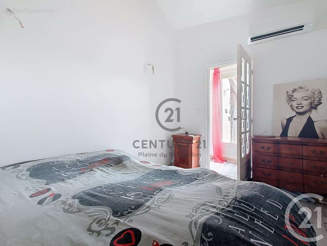 Maison à OPOUL-PERILLOS