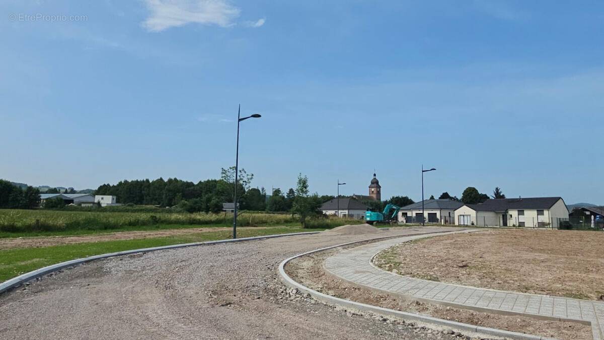 Terrain à GRANGES-SUR-VOLOGNE