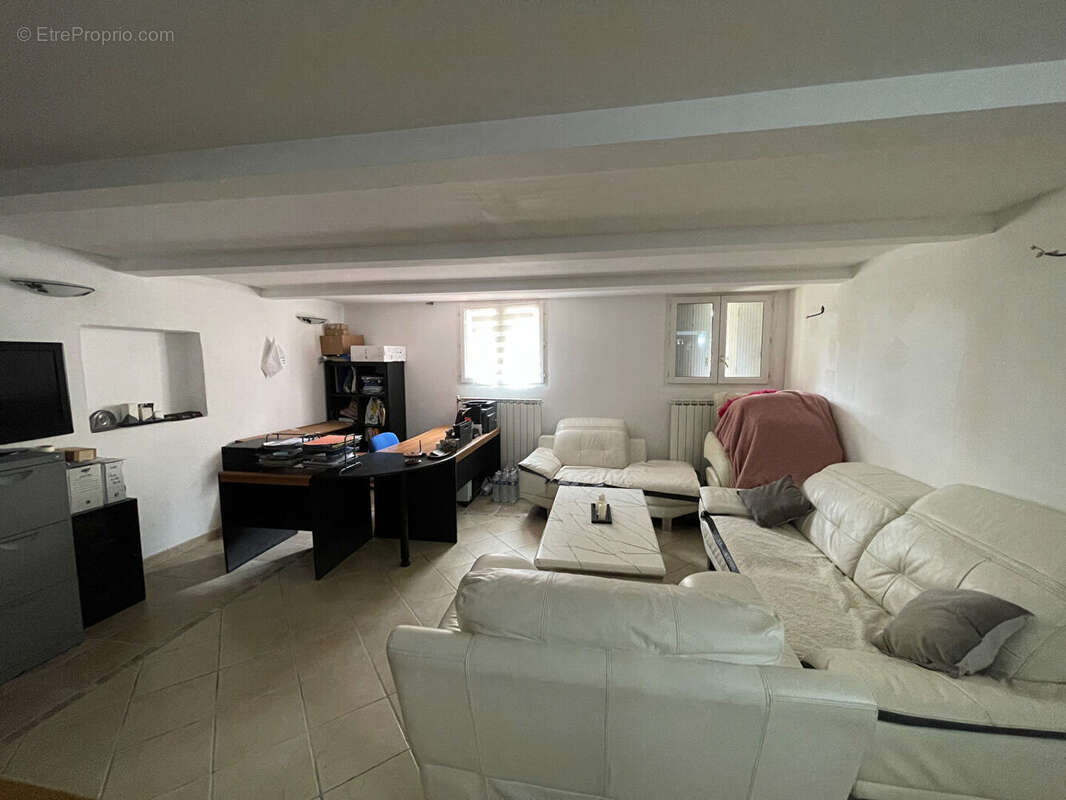Maison + Appartement de 260 m² à PEYROLLES EN PROVENCE - photo 10