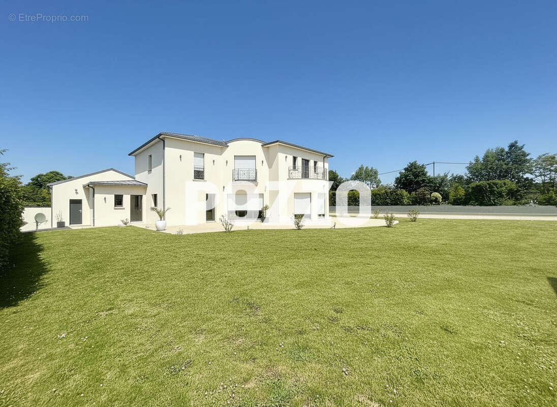 Maison à CAROLLES