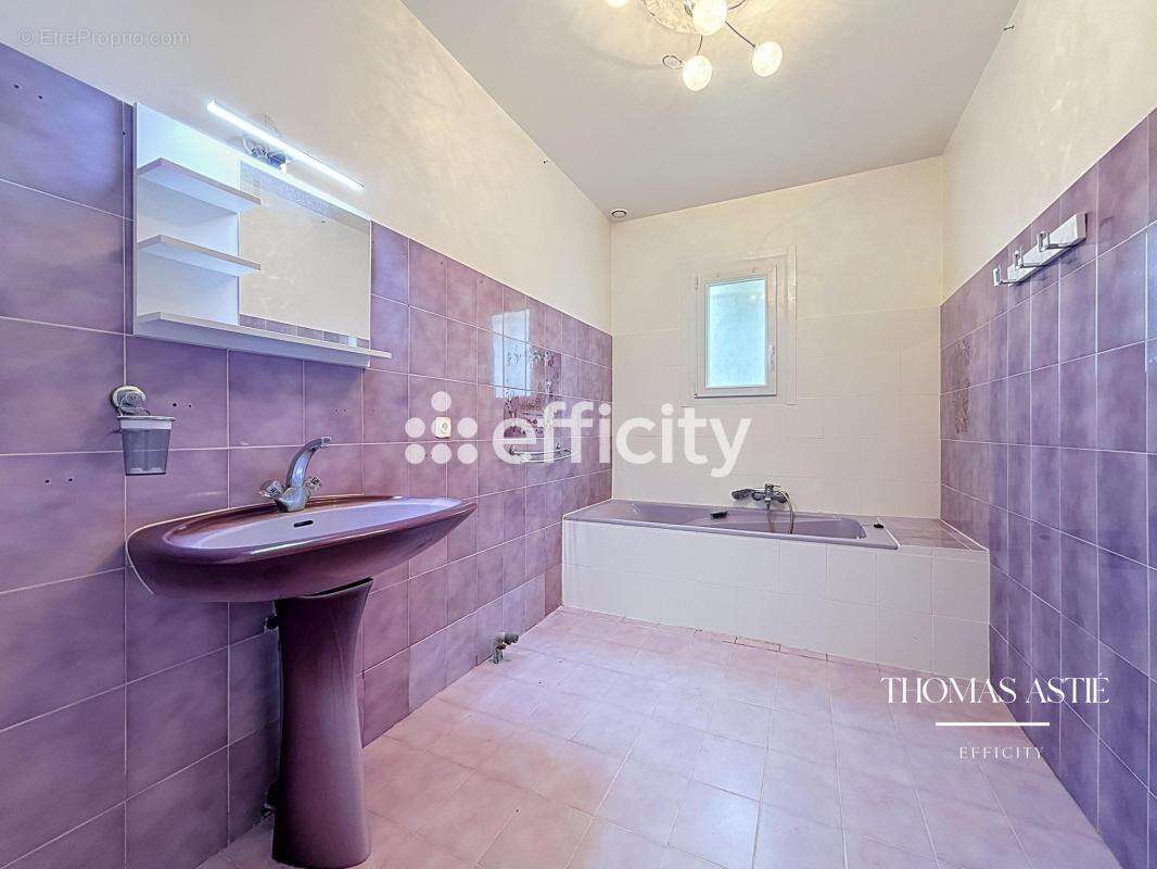 Maison 162 m² à Varrains  - photo 8