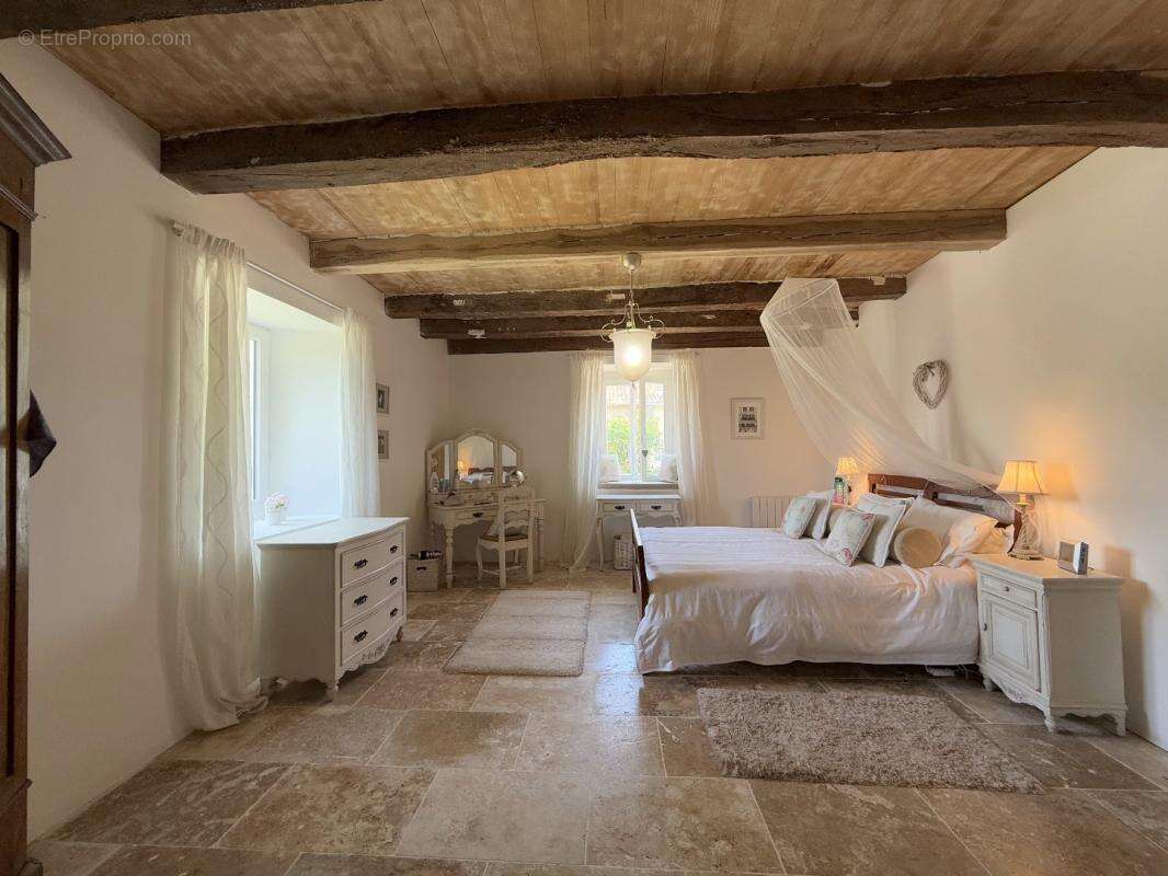 Maison à AUBETERRE-SUR-DRONNE