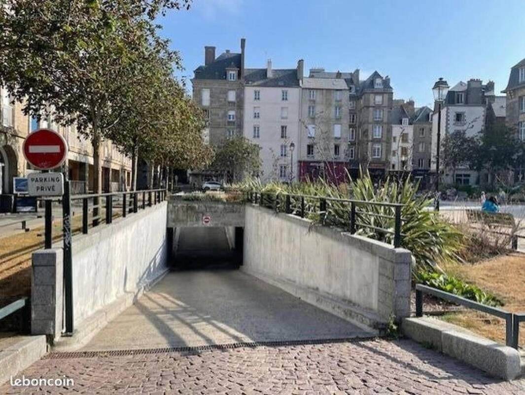 Photo 1 - Parking à SAINT-MALO