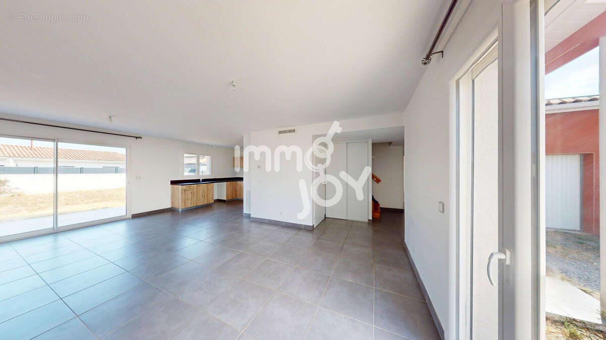 Villa 4 chambres 2017- 105 m2 habitable Terrain 445m2 - Suite parentale RDC - Garage - photo 9