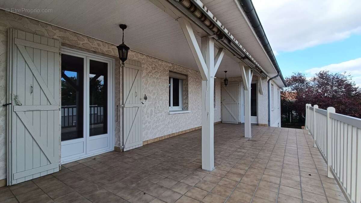 Maison à NEUVILLE-DE-POITOU