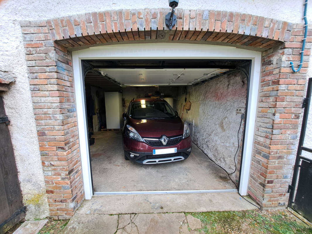 Maison à THORIGNY-SUR-OREUSE