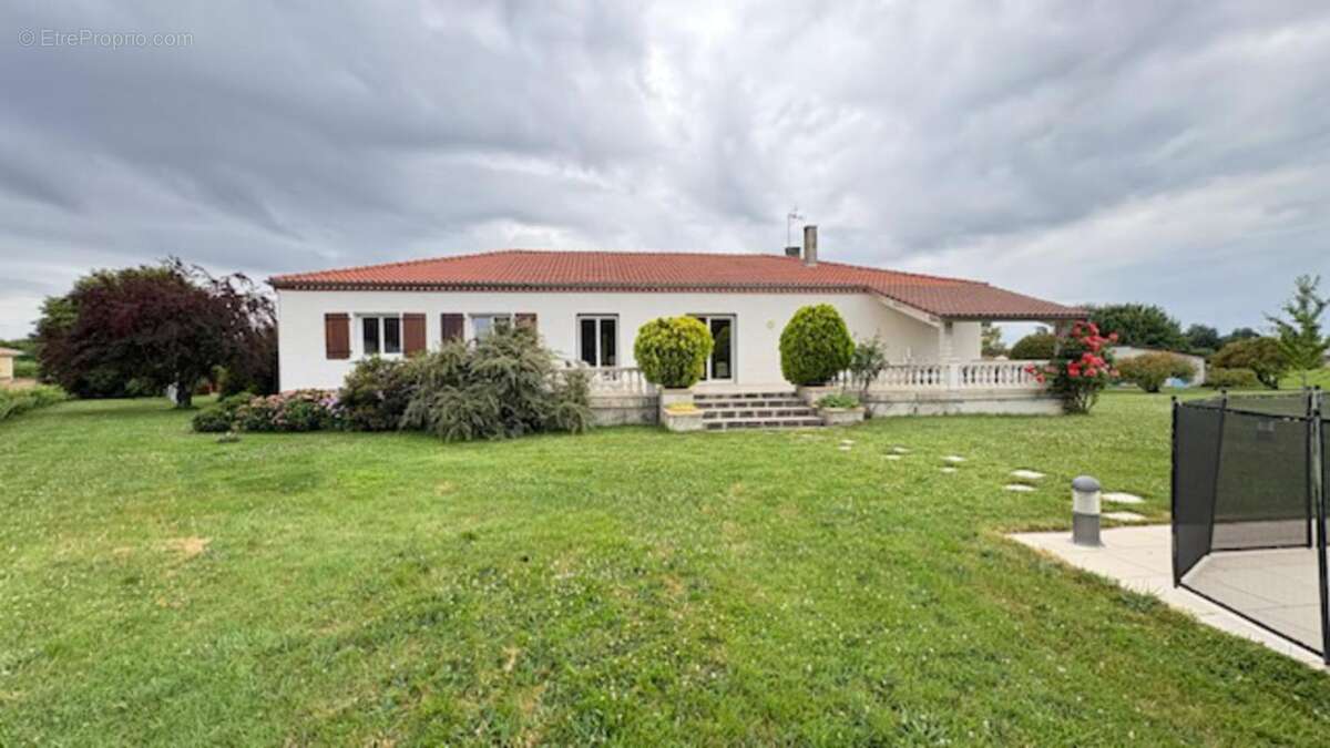 Maison 430 m² à Albi  - photo 3